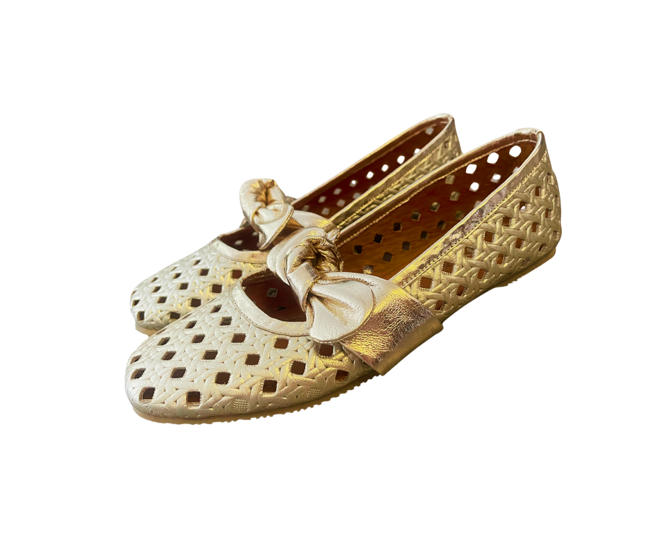 Bailarinas de cuero con diseño perforado color oro
