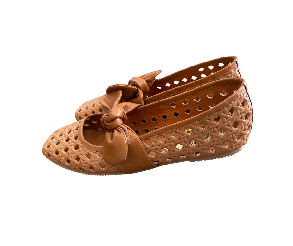 Bailarina en cuero perforado color miel