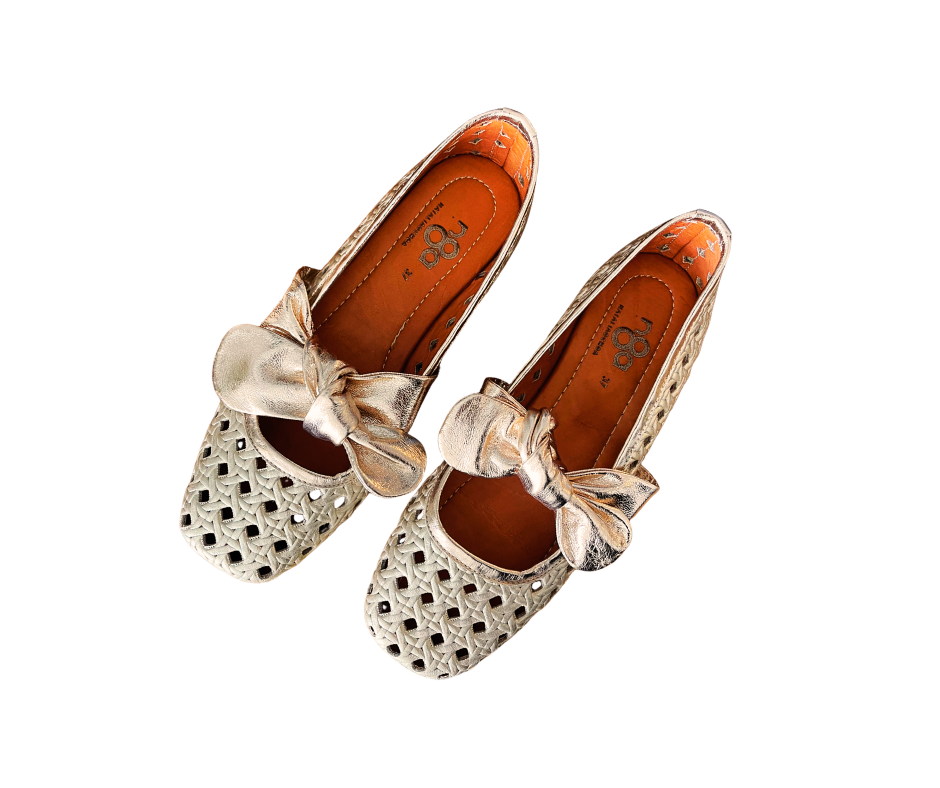 Bailarinas de cuero con diseño perforado color oro